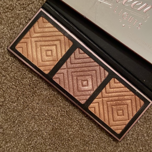 LE Kathleen Lights x Makeup Geek Highlight palette - Picture 3 of 3